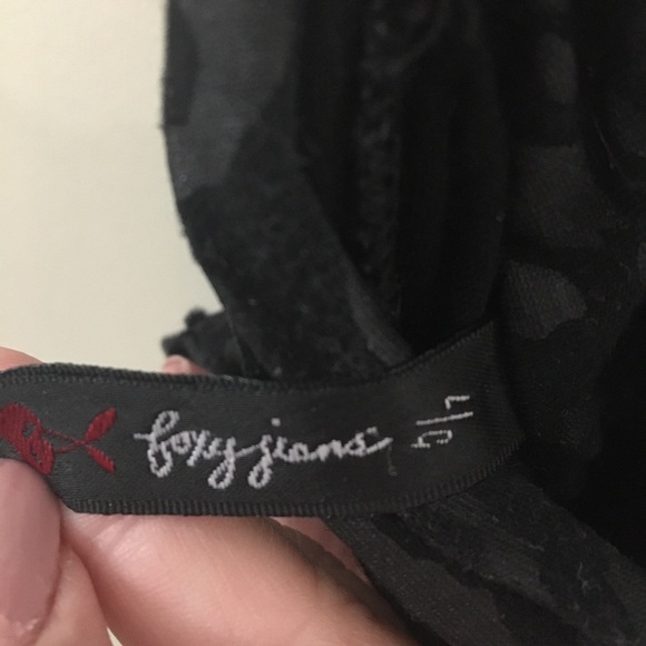 Elegant Black Women's Sleepwear - Picture 2 of 3